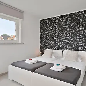 Huswell - Spacious With Garden Near The & Sea Ferienhaus
